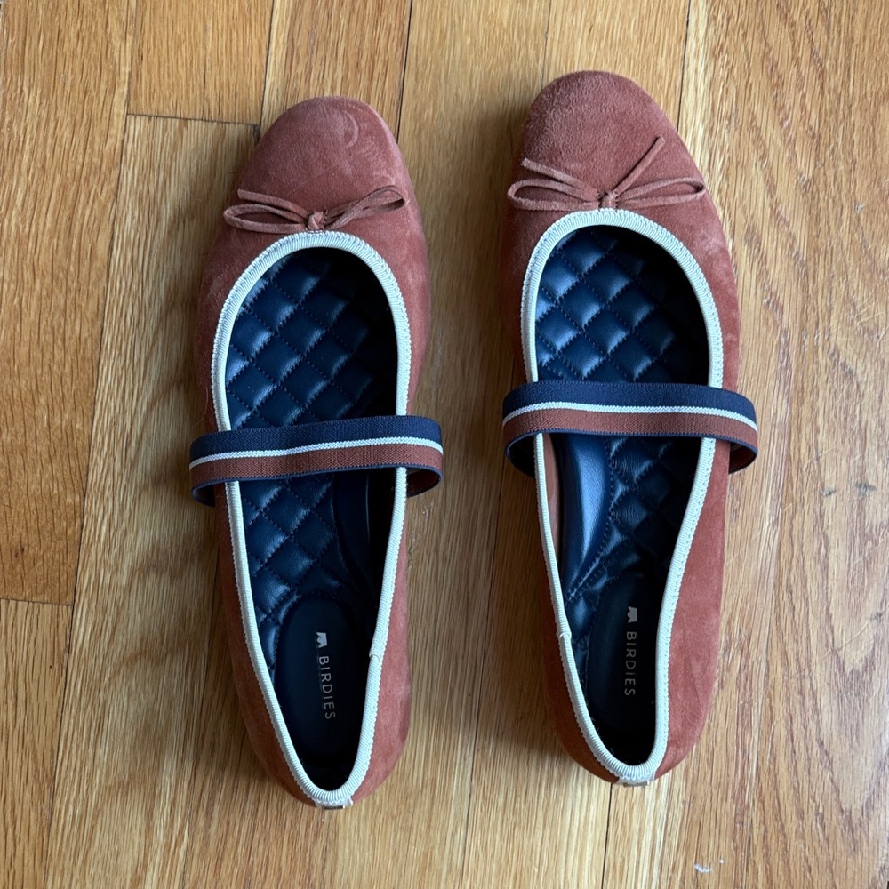 Birdies hummingbirds in brown suede and navy accent size 91/2